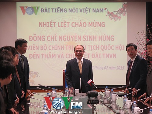 National Assembly Chairman pays new year visit to VOV, VTV and NA staff - ảnh 2
